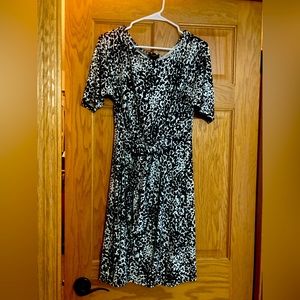 Women’s Ann Taylor Black& White Dress. Size M